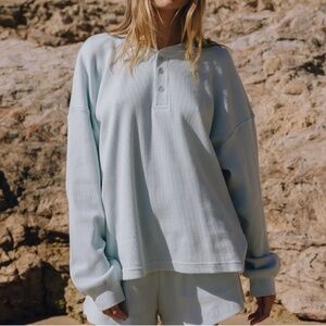 Daily Drills thermal Henley set in lake day